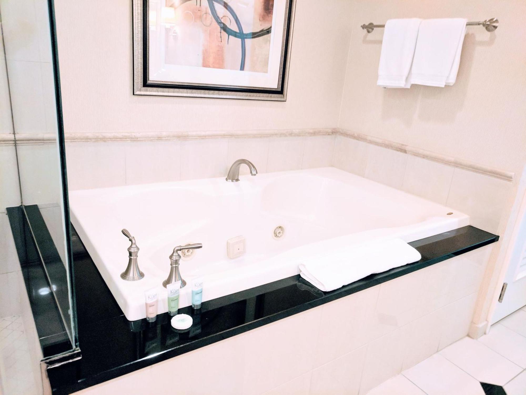 Strip & Sphere View - Separate Living Room - 2 Full Bath - Full Kitchen - Balcony - 900 Sqft - Mgm Signature 라스베이거스 외부 사진